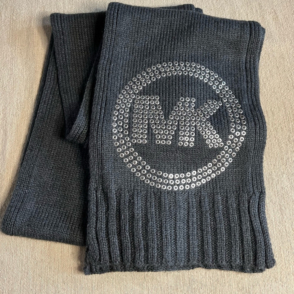 MICHAEL KORS Grey with Silver Grommet MK Logo Knit Scarf 10-1/4"w x 90”L